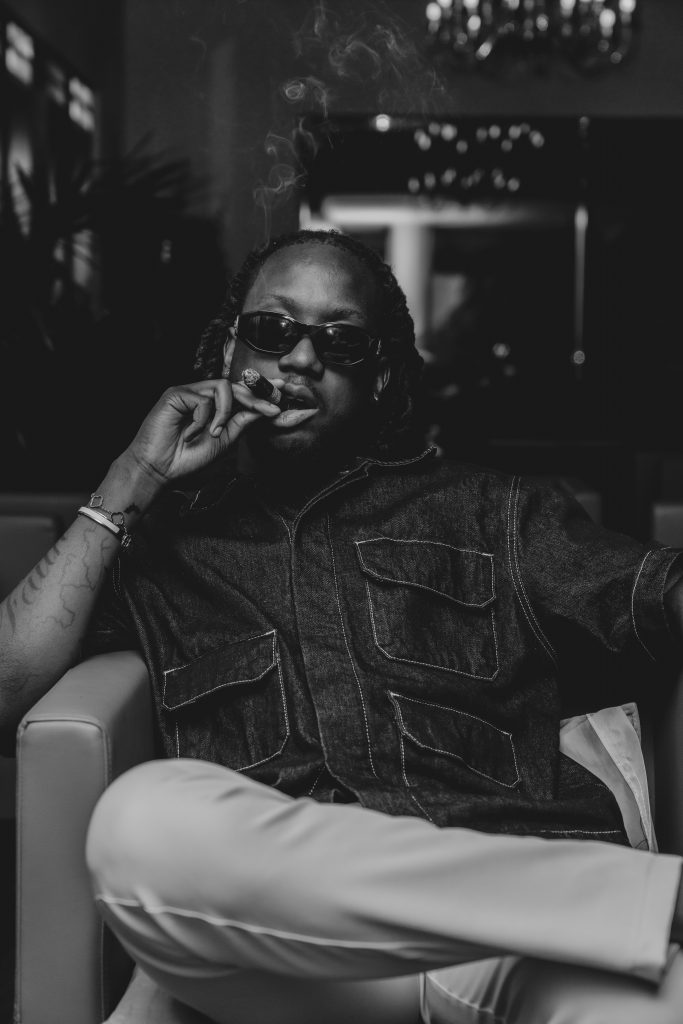 Gast in der Zigarrenlounge im Sombea Donaueschingen – stilvolle Abendatmosphäre bei einer Hochzeit